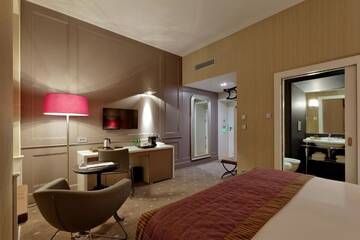 Фото номера Двухместный номер Делюкс с 1 кроватью Отель Bristol Art &amp; Medical SPA г. Буско-Здруй 4